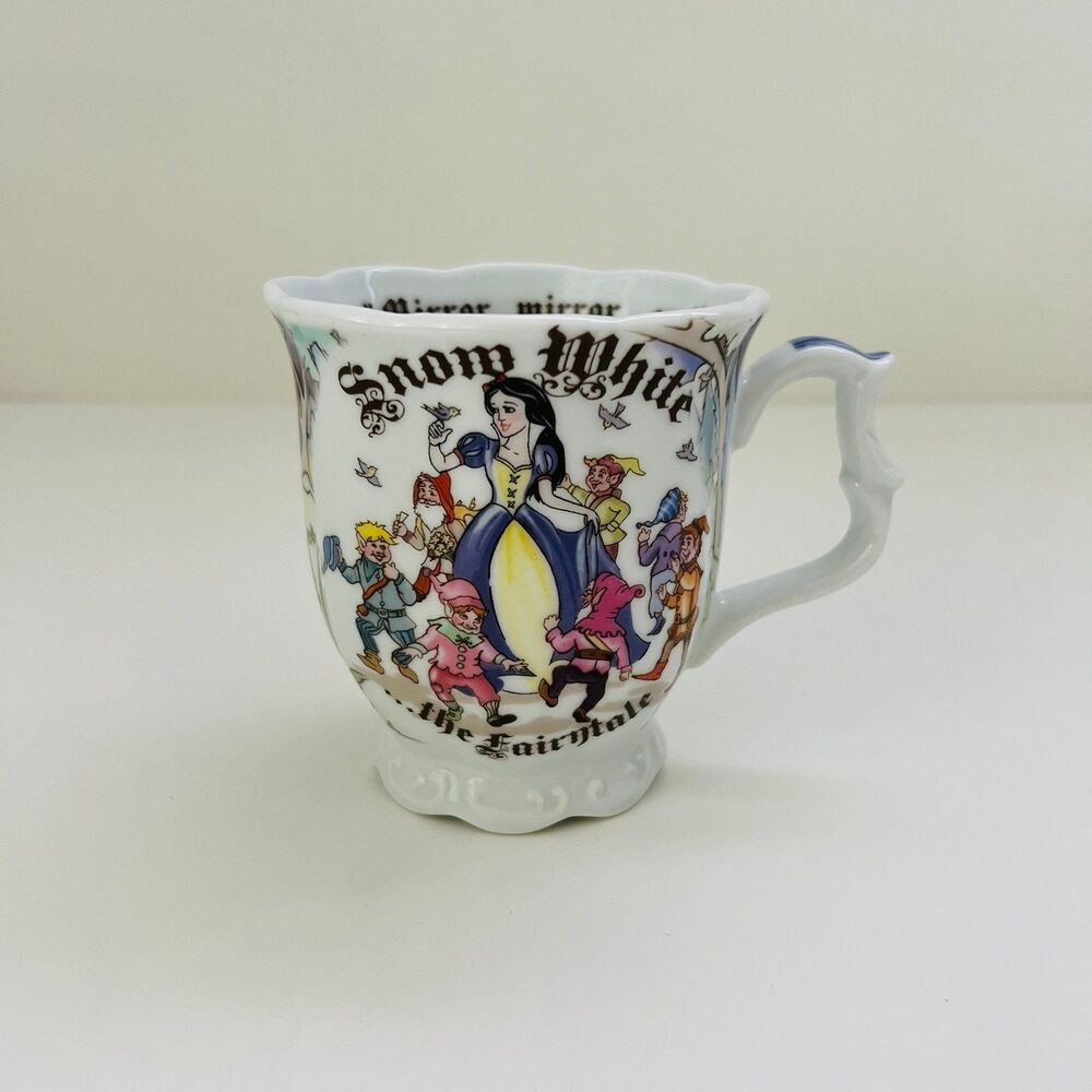 CARDEW DESIGN 2012 Scalloped Rim Snow White Footed Tea Coffee Mug Cup